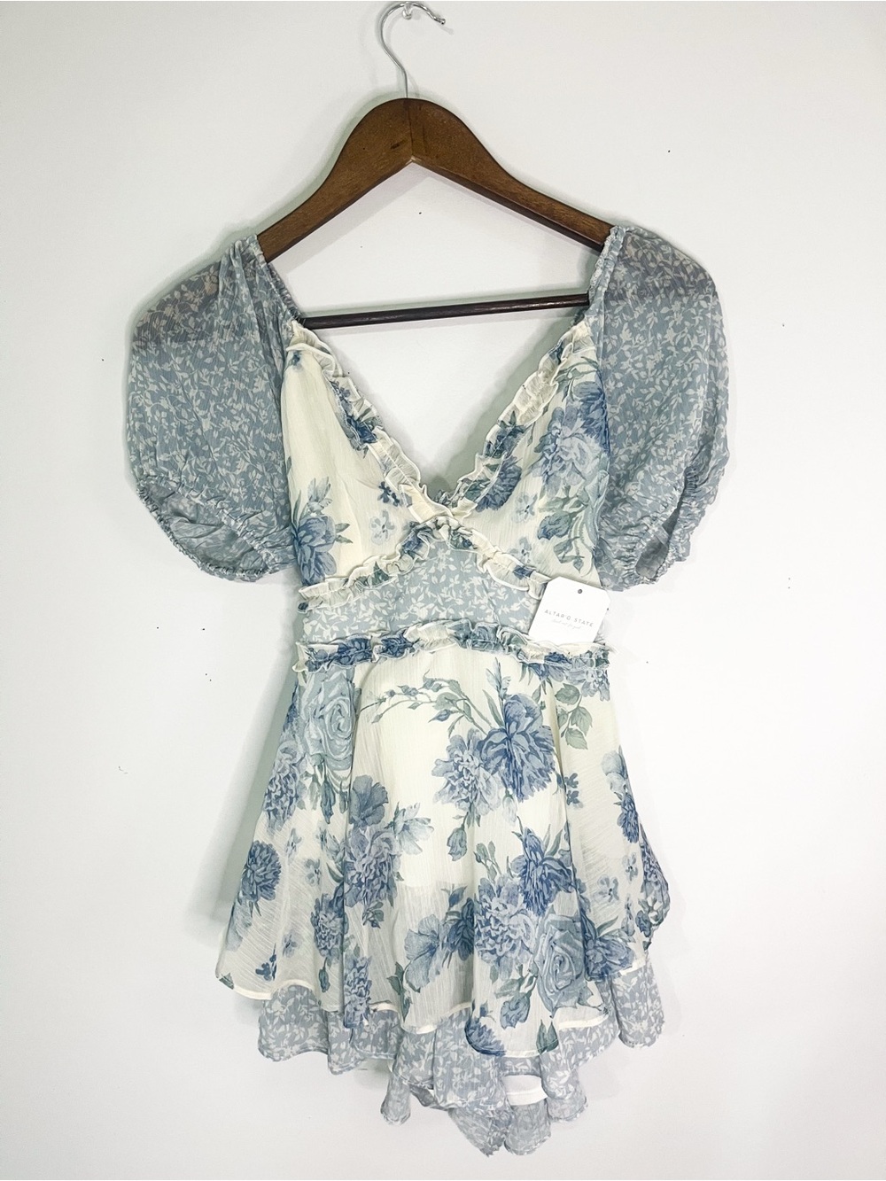 NWT Altard State Blue and White Floral Romper small
